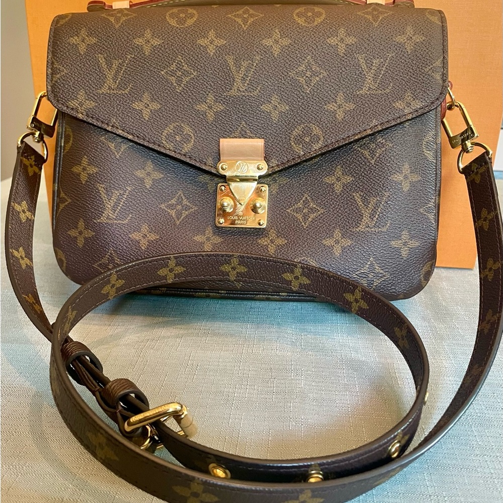 Louis Vuitton Monogram Pochette Metis